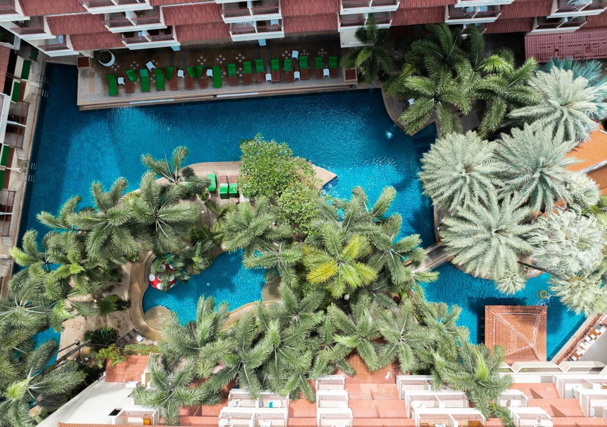 Baumanburi Hotel Patong Exteriör bild